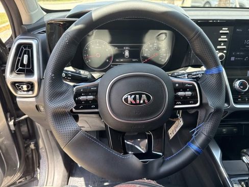 Used 2021 Kia Sorento LX FWD image 40
