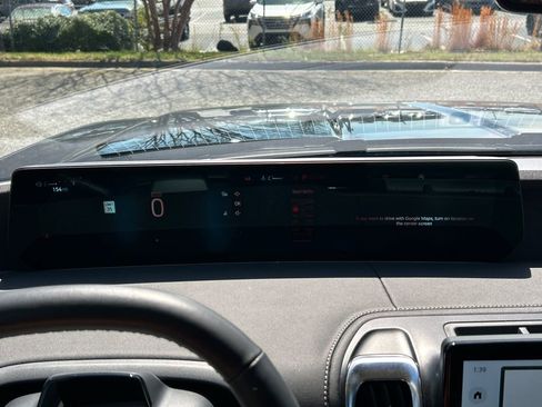 Used 2025 Ford Expedition Platinum image 17