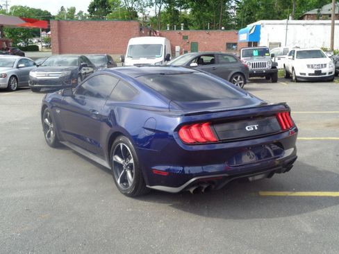 Used 2018 Ford Mustang GT RWD image 3