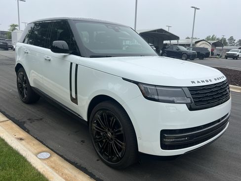Used 2025 Land Rover Range Rover SE AWD/4WD image 9
