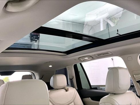 Used 2020 Cadillac XT6 Premium Luxury FWD image 20