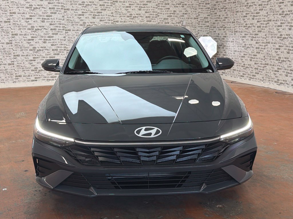 New 2026 Hyundai Elantra SE FWD image 2