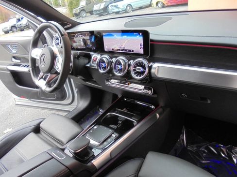 Used 2021 Mercedes-Benz GLB 35 AMG 4MATIC w/ Multimedia Package image 15