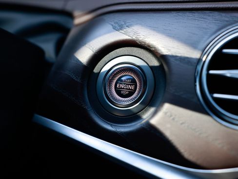 Used 2019 Mercedes-Benz S 560 Sedan image 36