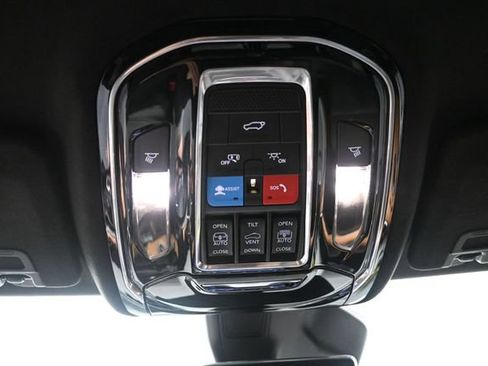 Used 2022 Jeep Grand Cherokee Summit AWD/4WD image 33