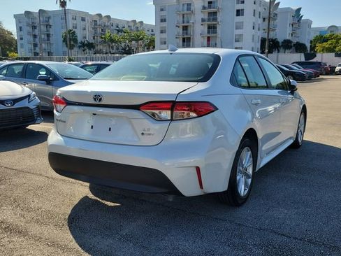 Used 2025 Toyota Corolla LE w/ LE Premium Package image 4