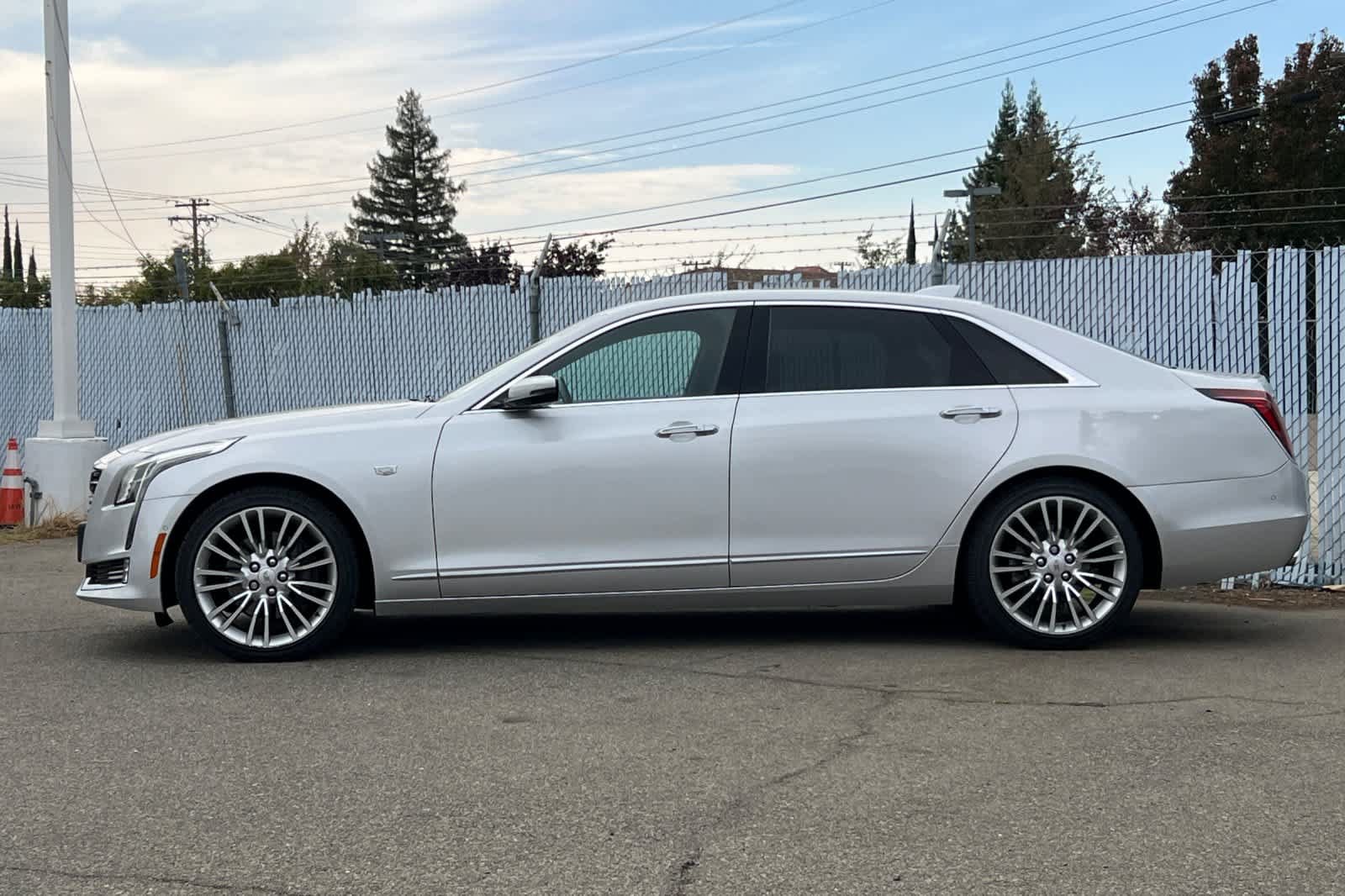 Used 2018 Cadillac CT6 Luxury w/ Active Chassis Package AWD/4WD image 2