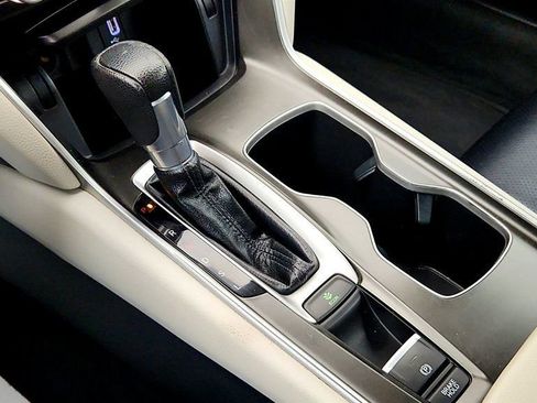 Used 2018 Honda Accord LX image 16