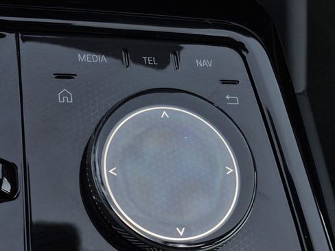 Certified 2024 BMW 530i xDrive w/ Premium Package image 35