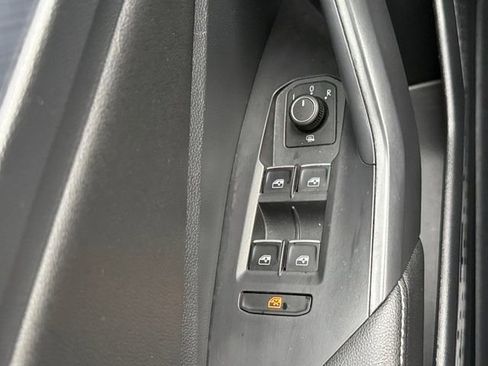 Used 2022 Volkswagen Jetta SE image 5