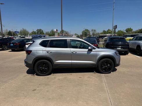 Used 2025 Volkswagen Taos SEL w/ Black Wheel Plus Package image 4