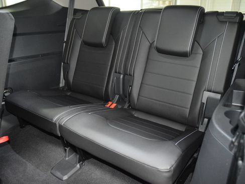 Used 2025 Volkswagen Atlas SEL AWD/4WD image 41