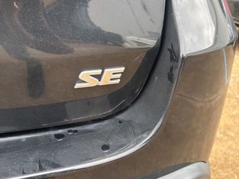 Used 2018 Toyota Highlander SE image 8