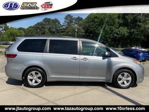 Used 2017 Toyota Sienna LE FWD image 8
