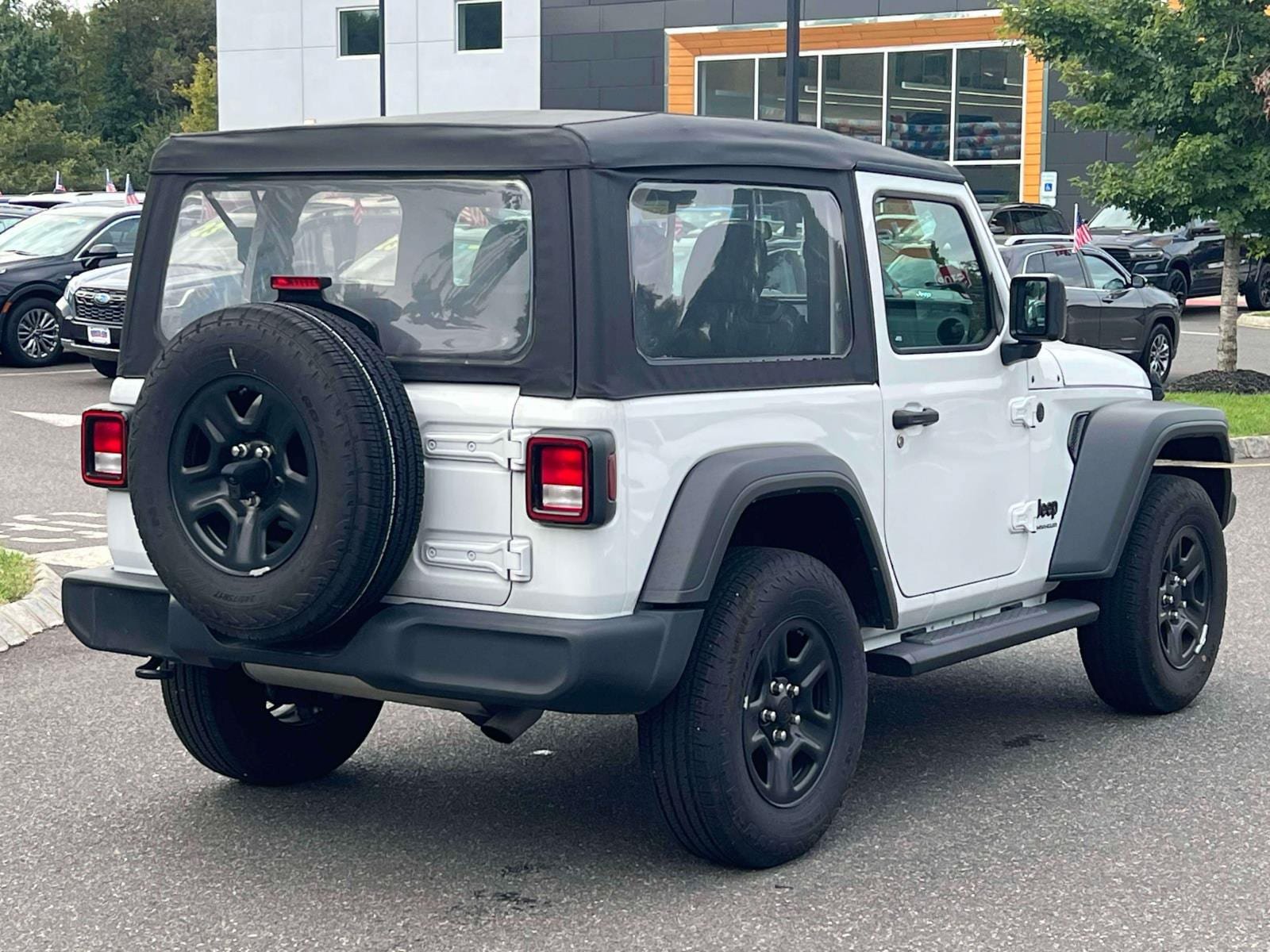 Used 2025 Jeep Wrangler Sport AWD/4WD image 4