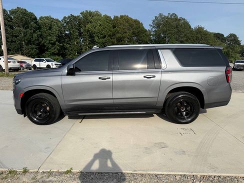Used 2021 Chevrolet Suburban LS AWD/4WD image 2