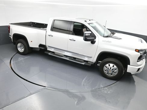Used 2024 Chevrolet Silverado 3500 High Country w/ High Country Premium Package image 31
