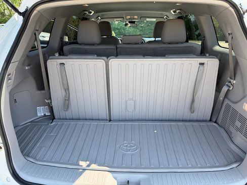 Used 2018 Toyota Highlander LE image 15