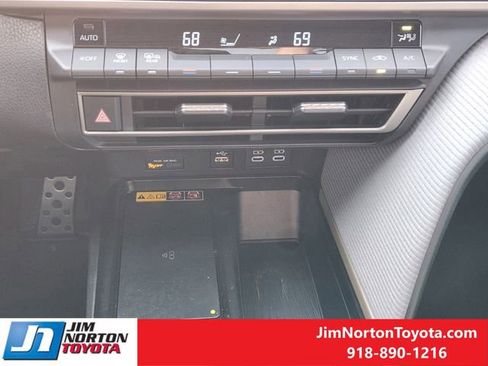 Used 2025 Toyota Camry SE image 22