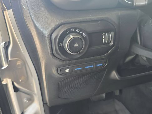 Used 2023 Jeep Wrangler Unlimited AWD/4WD image 24
