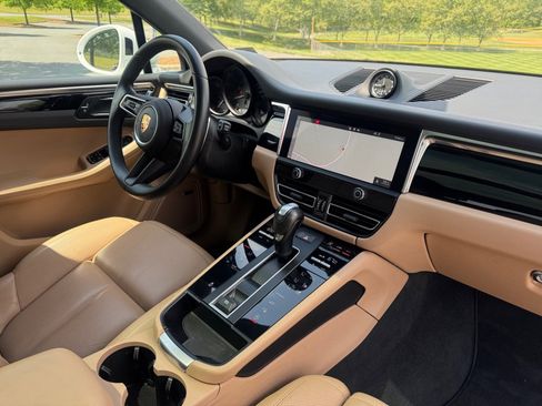 Certified 2023 Porsche Macan Turbo AWD/4WD image 18