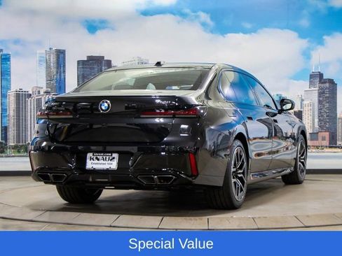 Used 2025 BMW 760i xDrive w/ Premium Package AWD/4WD image 8