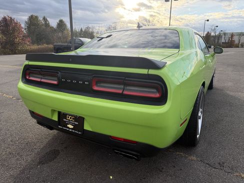 Used 2015 Dodge Challenger R/T image 7
