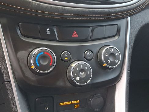 Used 2022 Chevrolet Trax LT w/ Driver Confidence Package AWD/4WD image 17