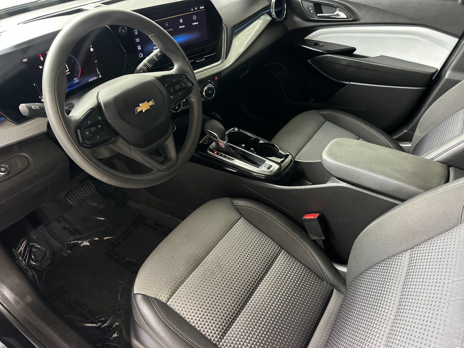 Used 2025 Chevrolet Trax LT FWD image 9