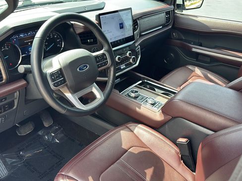 Used 2023 Ford Expedition Limited AWD/4WD image 12