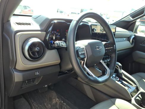 Used 2025 Chevrolet Colorado ZR2 w/ Technology Package AWD/4WD image 8