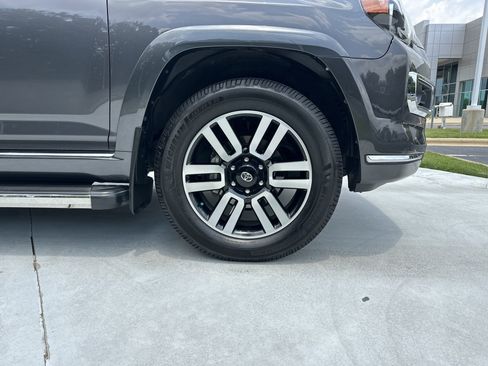 Used 2022 Toyota 4Runner Limited AWD/4WD image 25