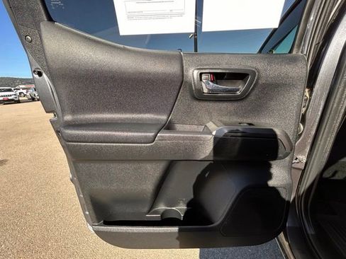 Used 2023 Toyota Tacoma TRD Off-Road image 34