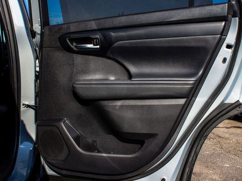 Used 2025 Toyota Highlander XSE AWD/4WD image 12