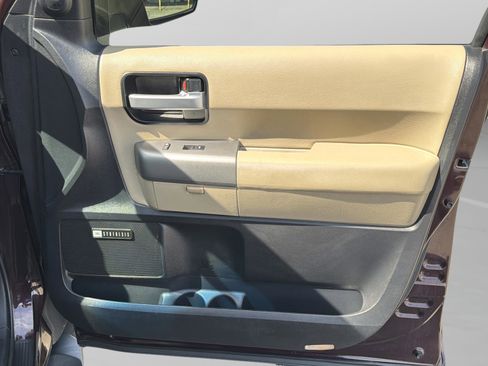 Used 2016 Toyota Sequoia Limited w/ Safety & Convenience Package image 43