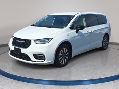 Used 2024 Chrysler Pacifica Limited