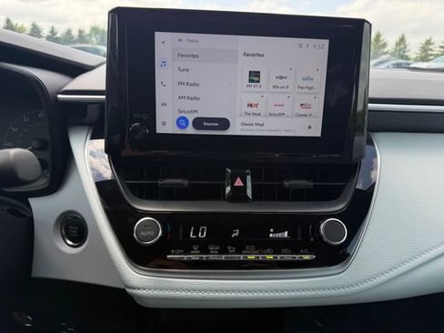 Used 2025 Toyota Corolla SE w/ Convenience Package FWD image 7