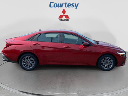 Used 2024 Hyundai Elantra SEL FWD image 6