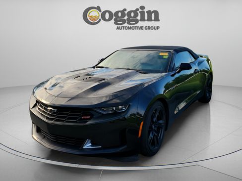 Used 2022 Chevrolet Camaro LT w/ RS Package RWD image 9