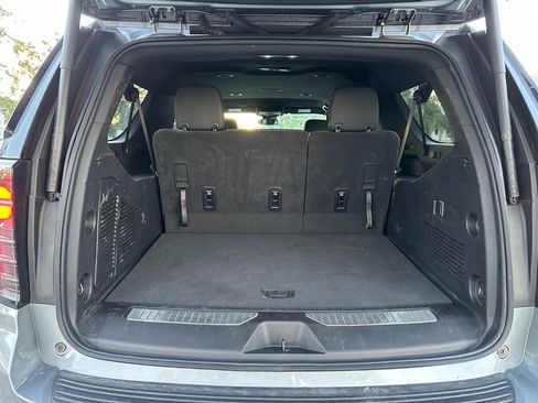 Used 2025 Chevrolet Suburban Z71 image 17