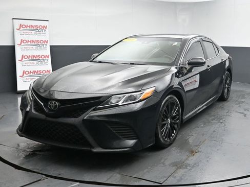 Used 2018 Toyota Camry SE image 4