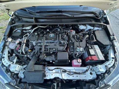 Used 2024 Toyota Corolla LE w/ LE Convenience Package FWD image 11