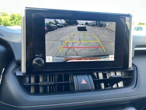 Used 2025 Toyota RAV4 XLE AWD/4WD image 21