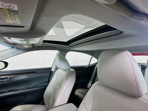 Used 2016 Lexus ES 350 w/ Luxury Package w/Wood Trim FWD image 26