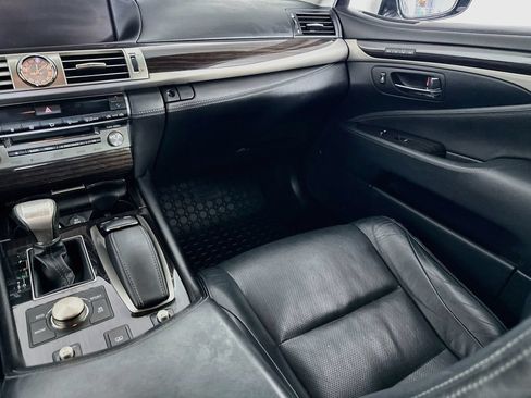 Used 2014 Lexus LS 460 AWD w/ Comfort Package image 32