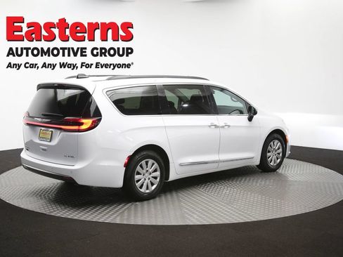 Used 2023 Chrysler Pacifica Limited FWD image 43