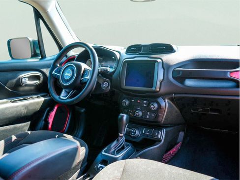 Used 2023 Jeep Renegade Trailhawk AWD/4WD image 8