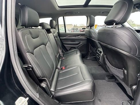 Used 2023 Jeep Grand Cherokee Limited w/ Black Appearance Package image 29