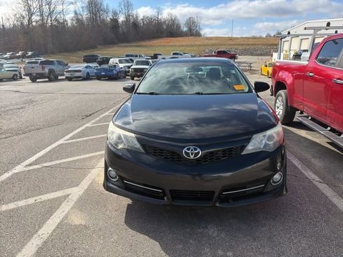 Used 2014 Toyota Camry SE image 4