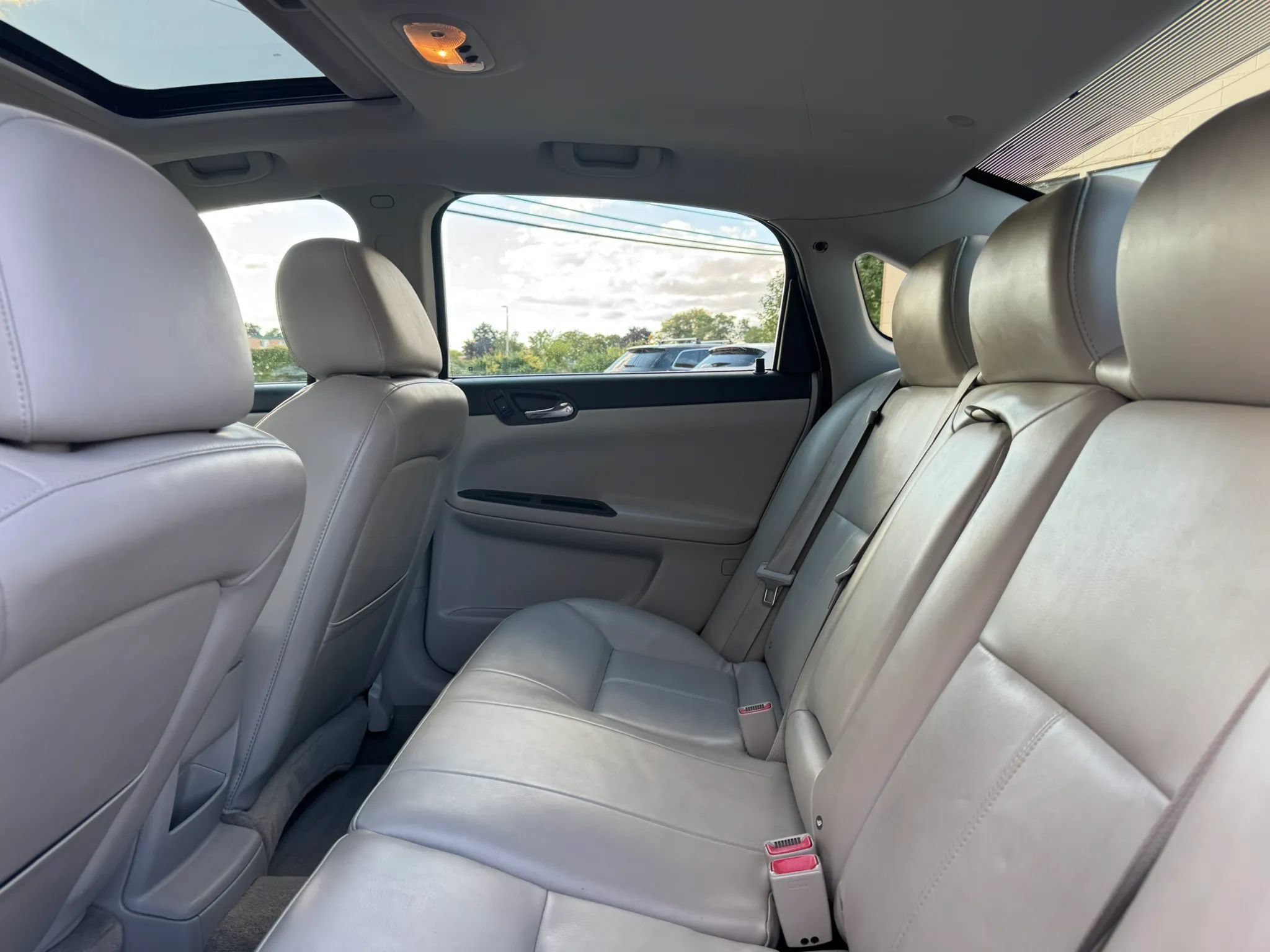Used 2011 Chevrolet Impala LT w/ Luxury Edition Package FWD image 31